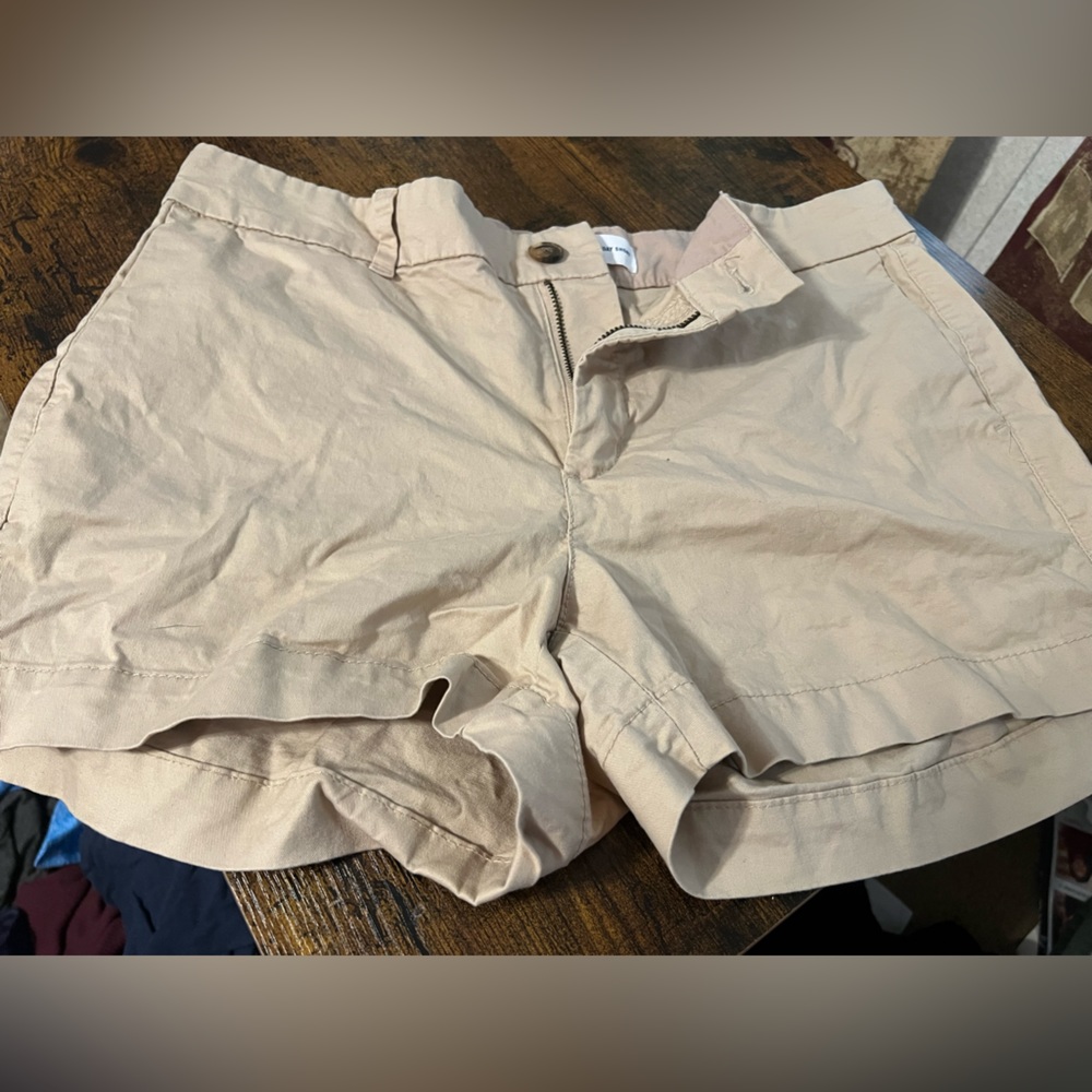 Women’s Old Navy tan shorts